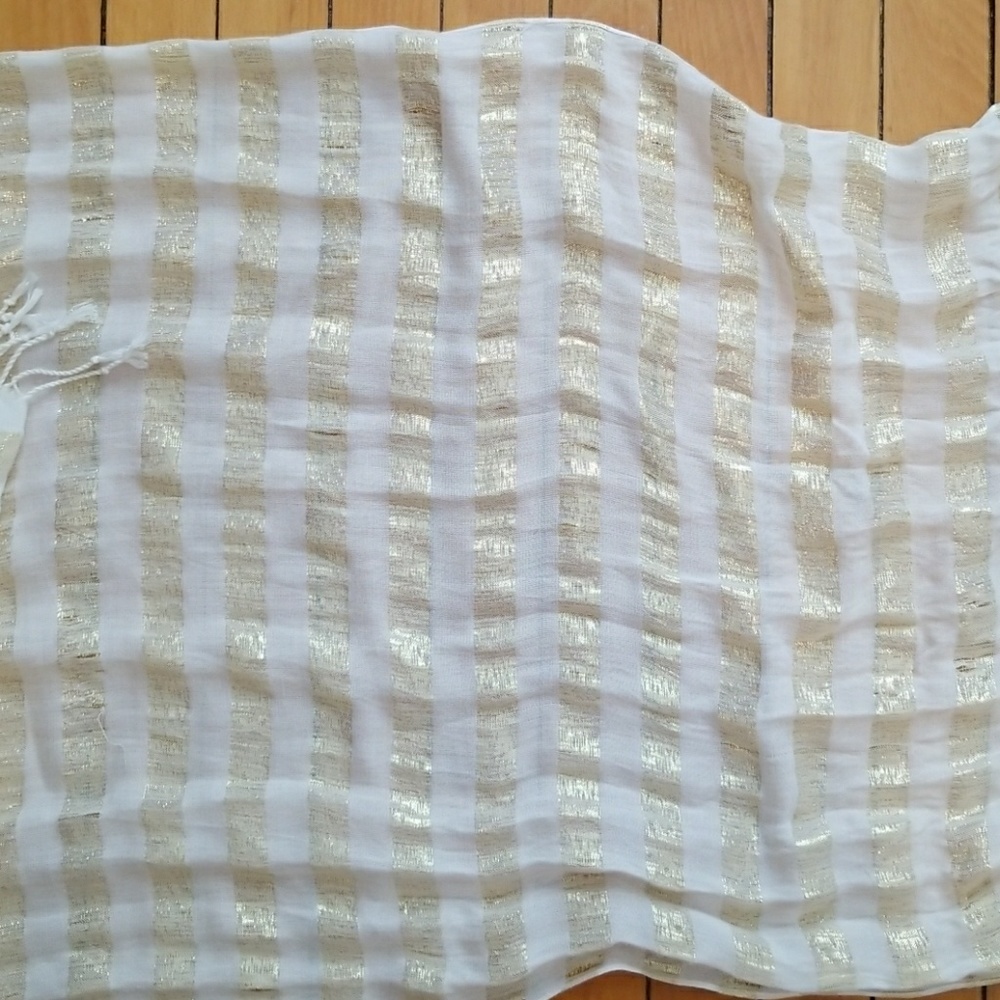 White & gold scarf